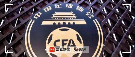 萧常坤此时却一脸无所谓的说：初然，你要明白一件事儿，这个世界，不是围着你妈妈转的，这个家有四口人，我跟你妈各有各的需求，你可以围着你妈转，但不能强迫我、强迫叶辰也围着你妈转，我们自己没有生活的？我们自己没有需求的？说到这，萧常坤有些激动的继续道：难道你妈一天找不回来，我就一天不能干别的事情，只能出去找她？那她要是一辈子都找不回来，那我是不是不用干别的，下半生就找她找到死？要是这样的话，那我也宁可离家出走算了，费这个劲干什么？萧初然一下子哑口无言。